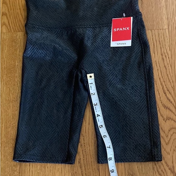 NWT SPANX Faux Leather Bike Shorts Black Metallic Snake Print Size XS - Picture 7 of 13